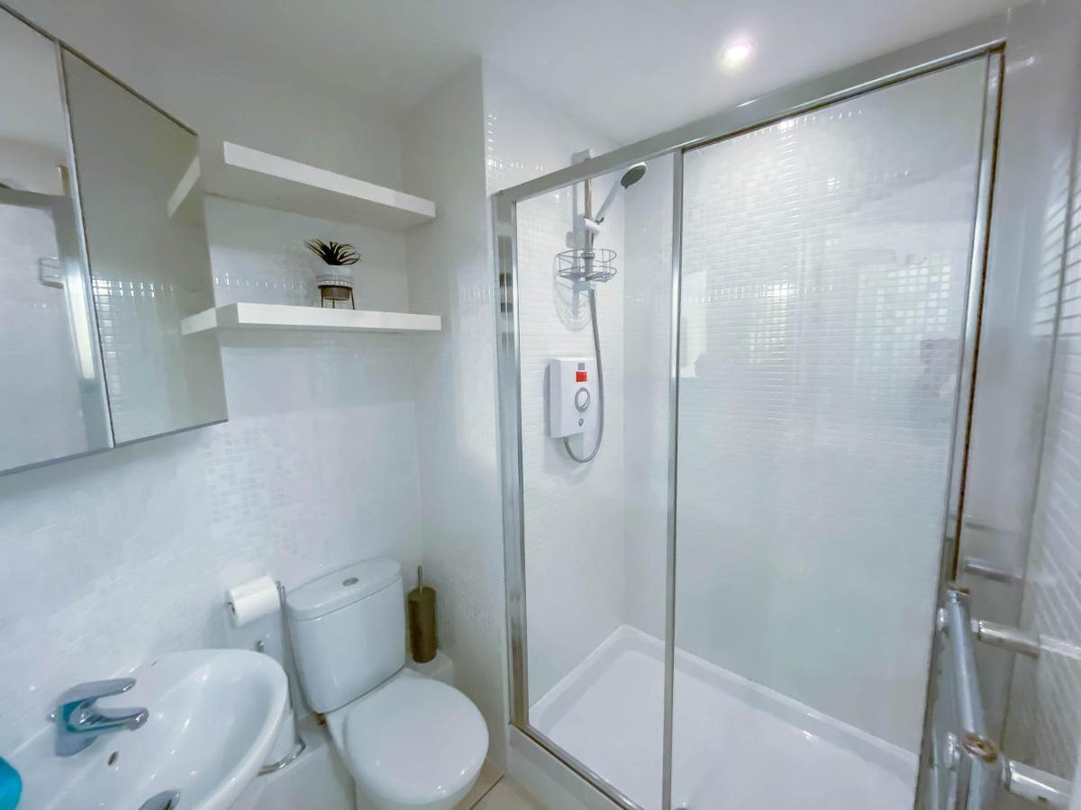 The Augustine - Modern Two Bed Ground Floor Apartment With Parking Canterbury Kültér fotó