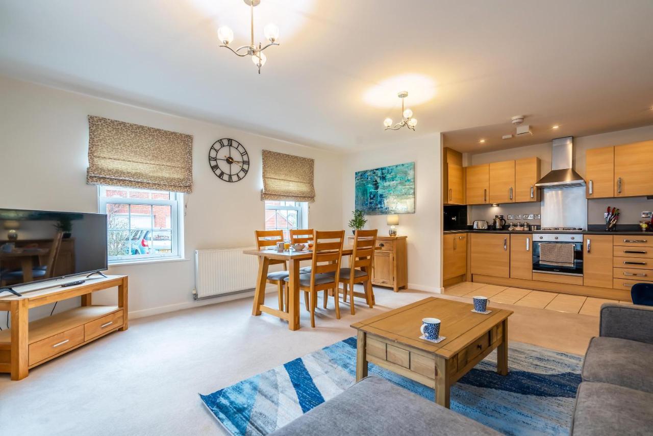 The Augustine - Modern Two Bed Ground Floor Apartment With Parking Canterbury Kültér fotó